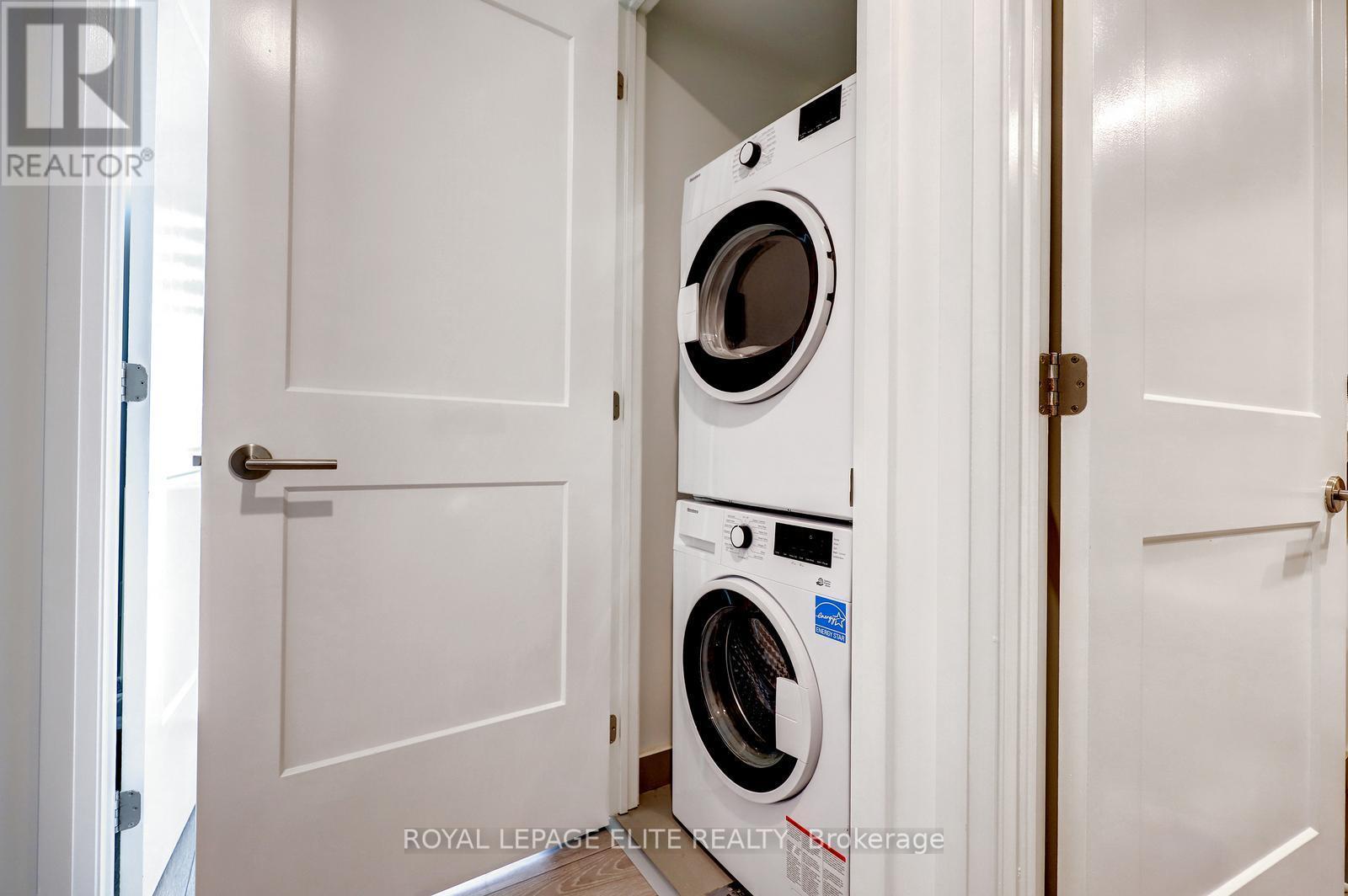 












318 - 21 PARK STREET E

,
Mississauga,




Ontario
L5G0C2

