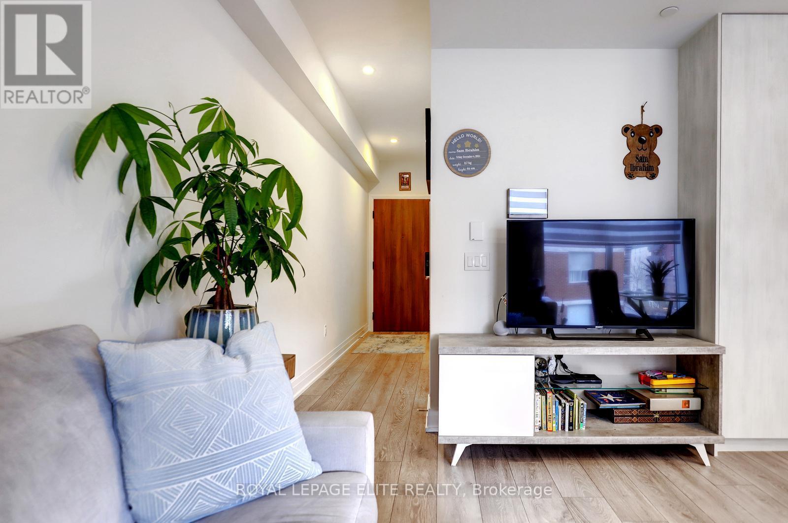 












318 - 21 PARK STREET E

,
Mississauga,




Ontario
L5G0C2

