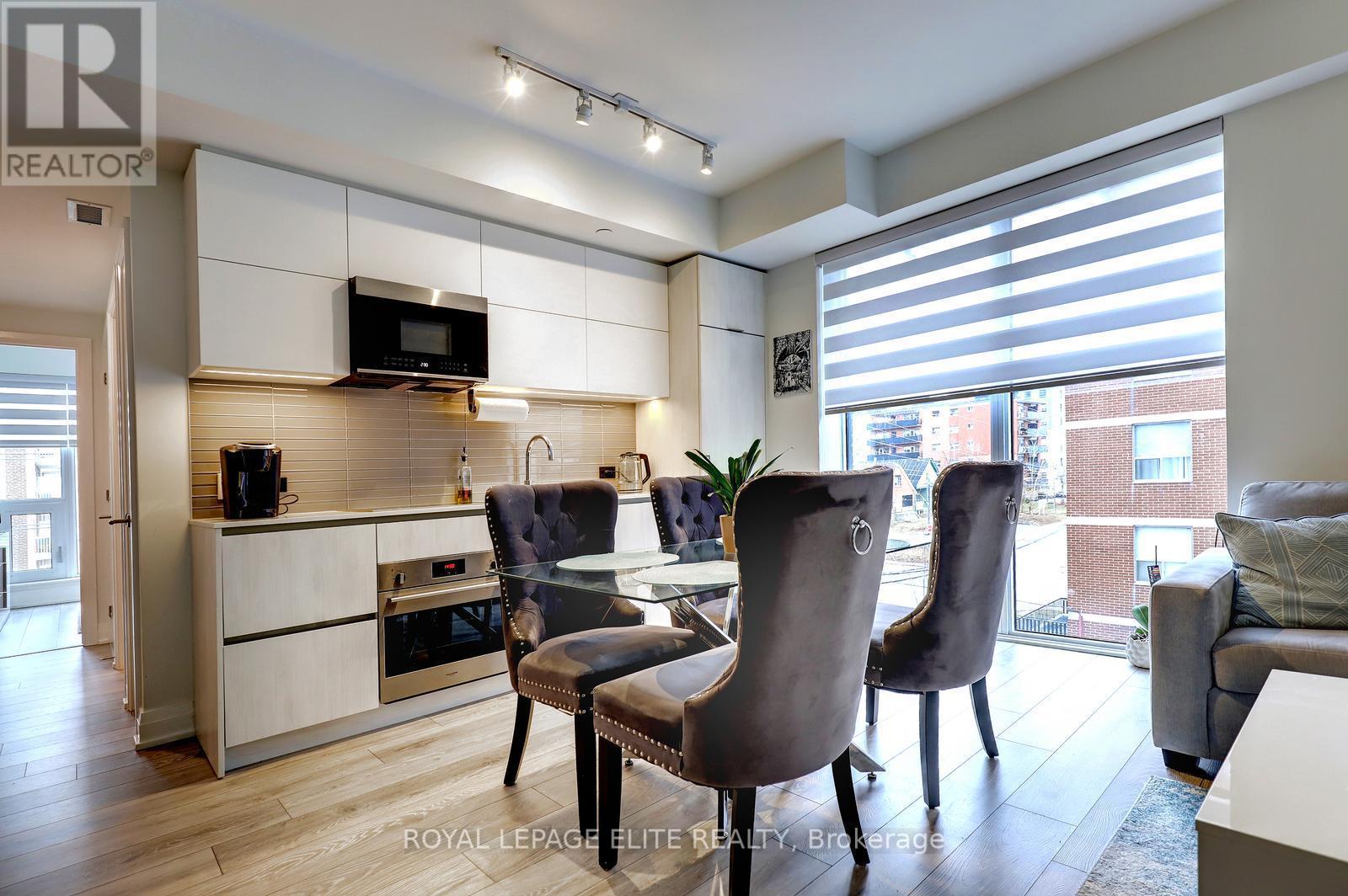 












318 - 21 PARK STREET E

,
Mississauga,




Ontario
L5G0C2

