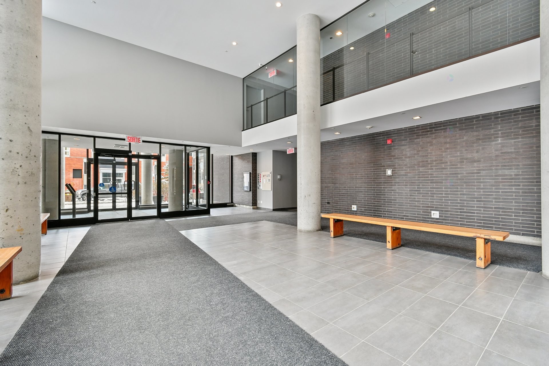 









5661


Av. De Chateaubriand

, 315,
Montréal (Rosemont/La Petite-Patrie),




QC
H2S0B6

