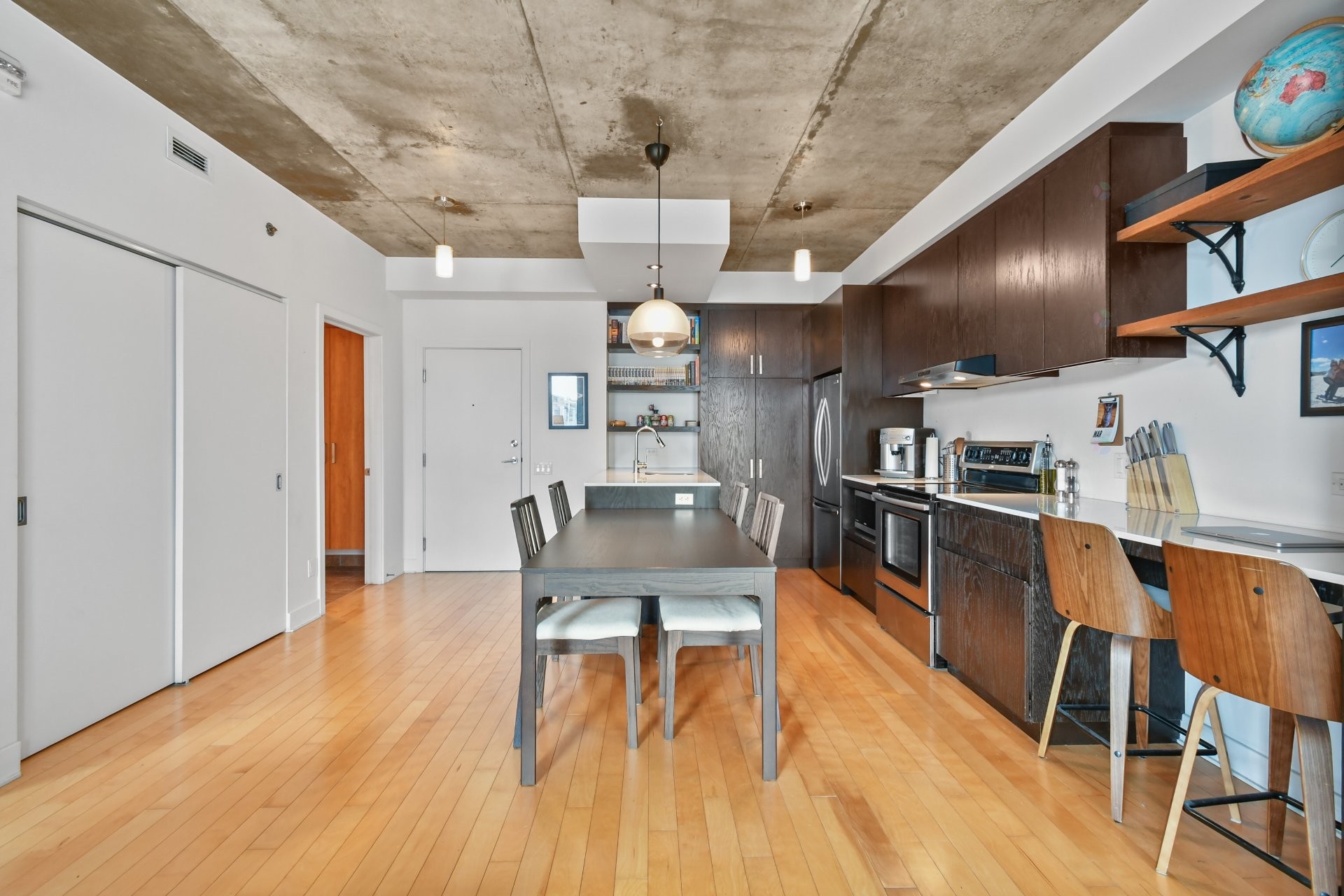 









5661


Av. De Chateaubriand

, 315,
Montréal (Rosemont/La Petite-Patrie),




QC
H2S0B6


