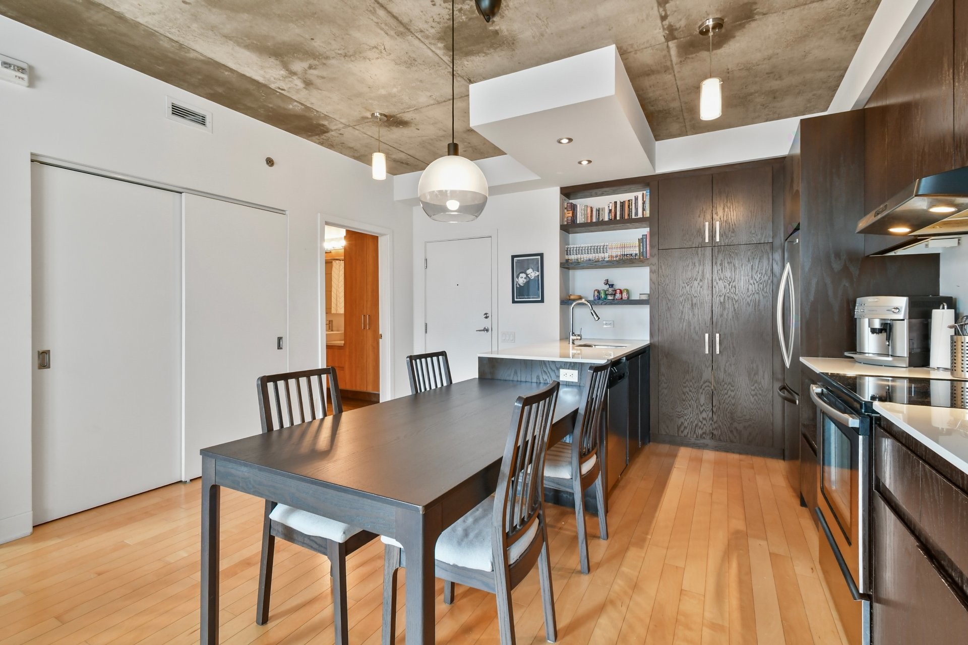 









5661


Av. De Chateaubriand

, 315,
Montréal (Rosemont/La Petite-Patrie),




QC
H2S0B6

