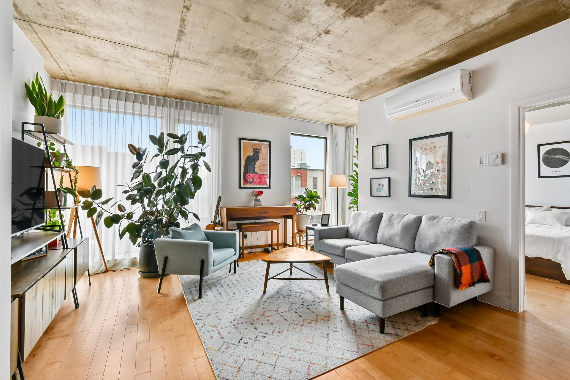 









5661


Av. De Chateaubriand

, 315,
Montréal (Rosemont/La Petite-Patrie),




QC
H2S0B6

