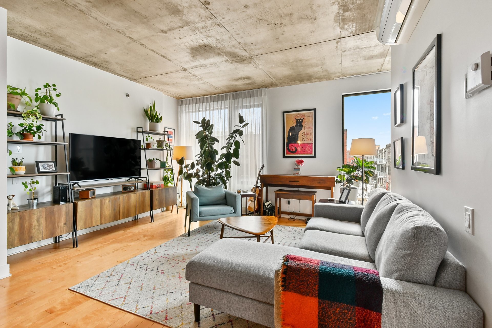 









5661


Av. De Chateaubriand

, 315,
Montréal (Rosemont/La Petite-Patrie),




QC
H2S0B6

