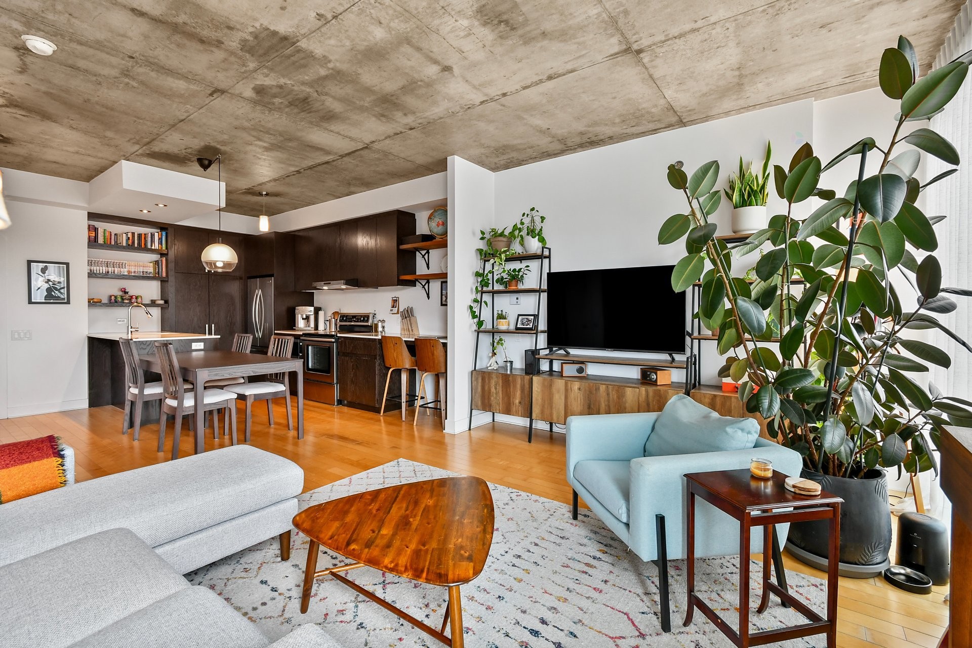 









5661


Av. De Chateaubriand

, 315,
Montréal (Rosemont/La Petite-Patrie),




QC
H2S0B6

