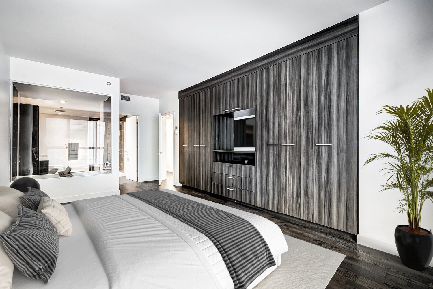 









905


Av. Plymouth

, 312,
Mont-Royal,




QC
H4P1B2

