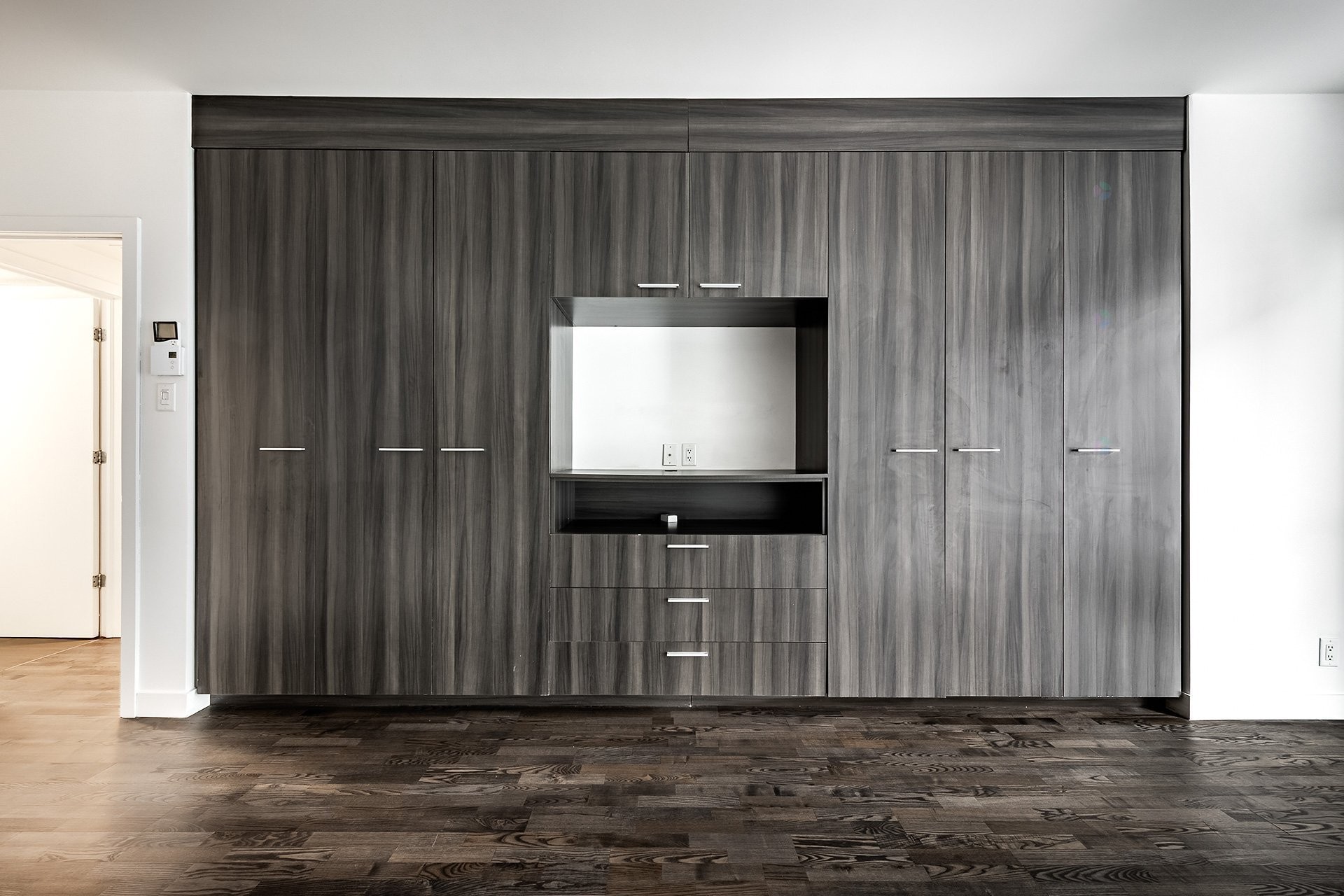 









905


Av. Plymouth

, 312,
Mont-Royal,




QC
H4P1B2

