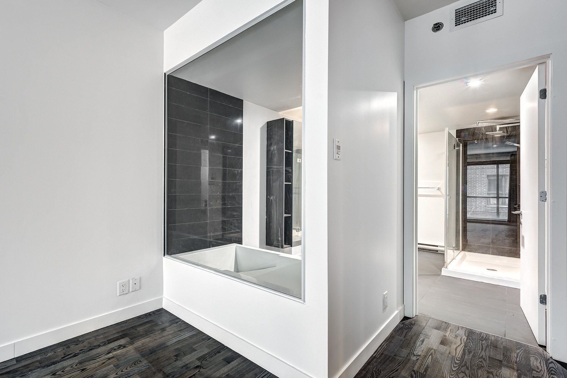 









905


Av. Plymouth

, 312,
Mont-Royal,




QC
H4P1B2

