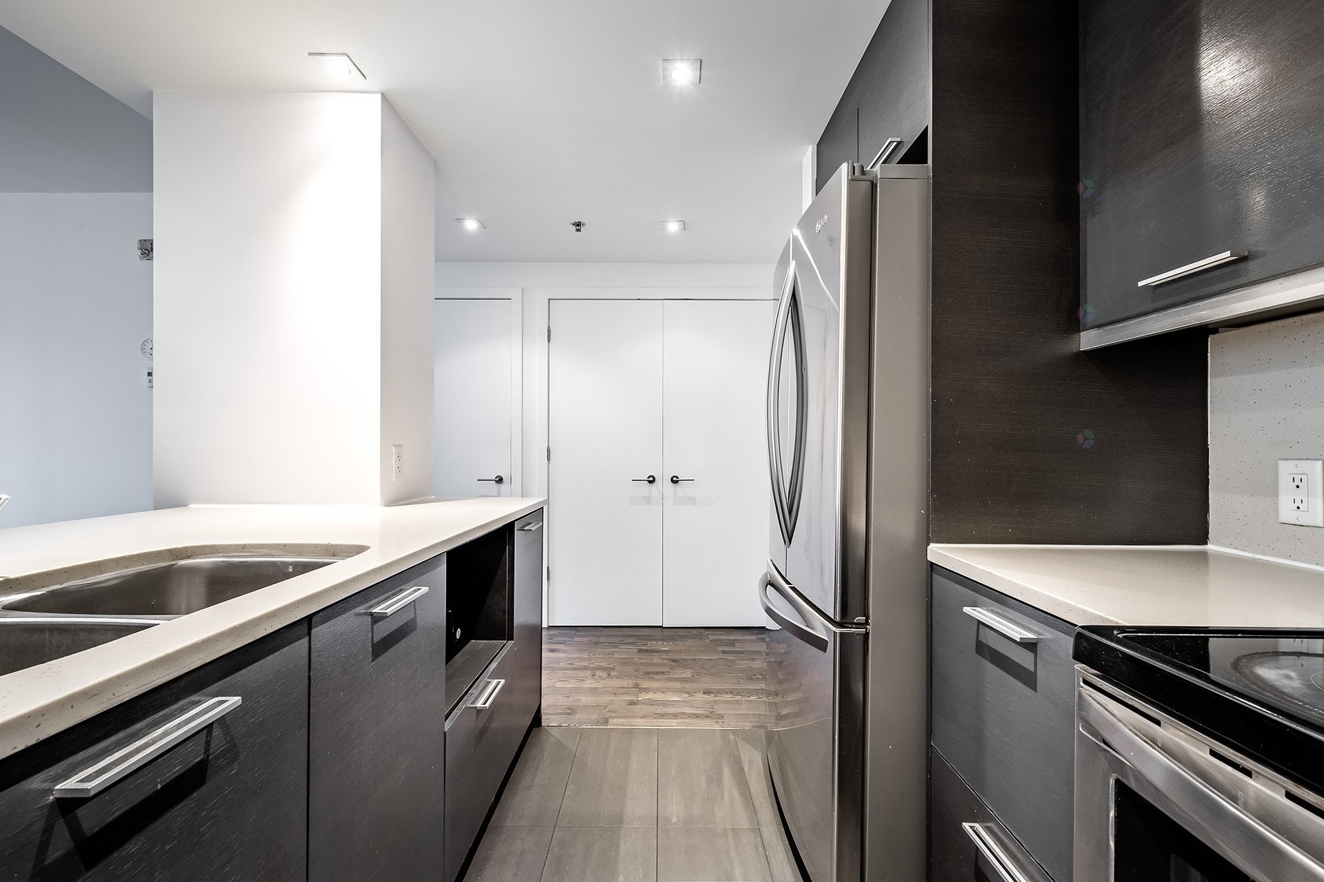 









905


Av. Plymouth

, 312,
Mont-Royal,




QC
H4P1B2

