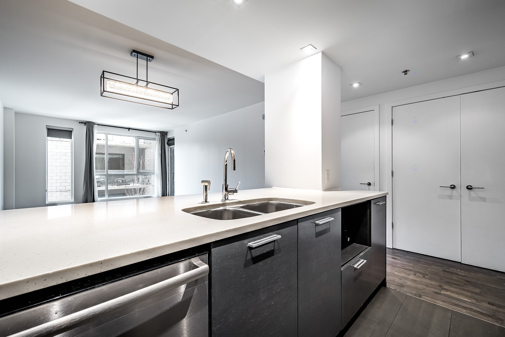 









905


Av. Plymouth

, 312,
Mont-Royal,




QC
H4P1B2

