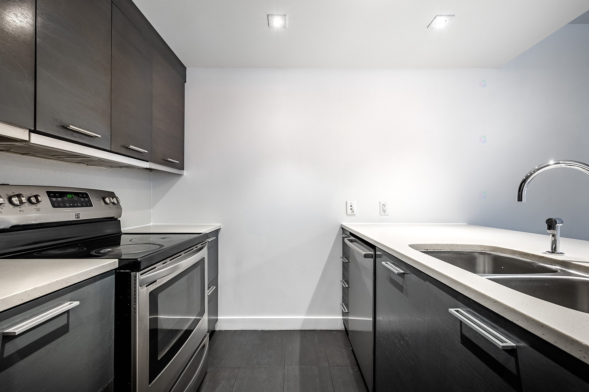 









905


Av. Plymouth

, 312,
Mont-Royal,




QC
H4P1B2

