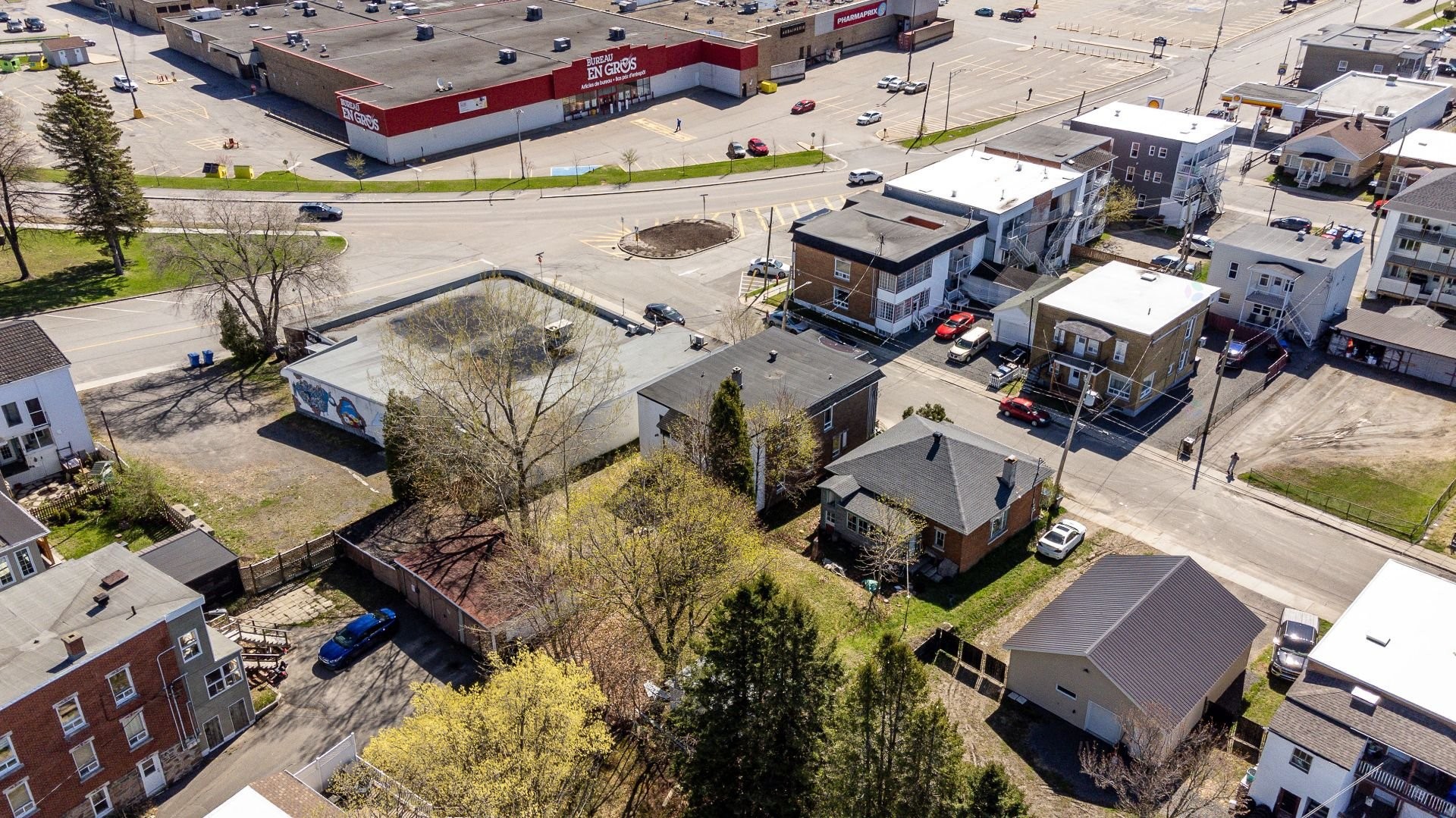 









2763

 - 2775


Av. St-Alexis

,
Shawinigan,




QC
G9N2Z6


