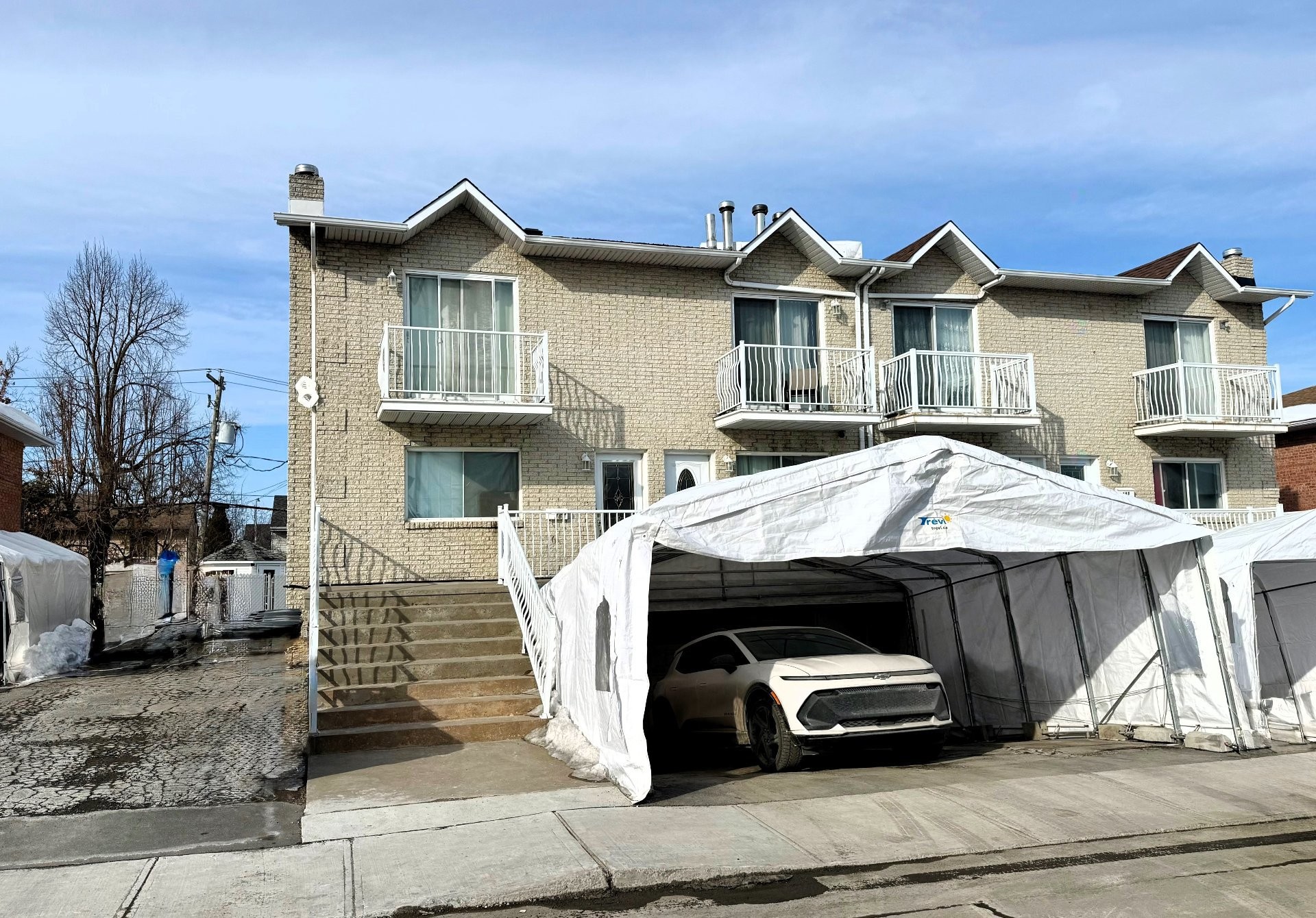 









165

 - 167


Boul. Samson

,
Laval (Sainte-Dorothée),




QC
H7X3E4

