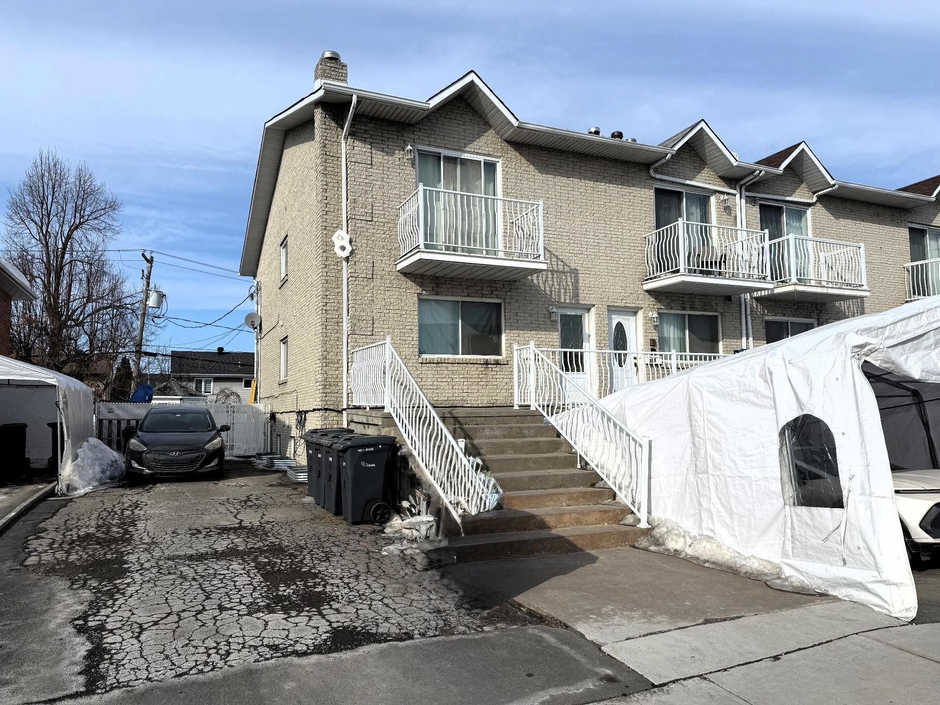 









165

 - 167


Boul. Samson

,
Laval (Sainte-Dorothée),




QC
H7X3E4

