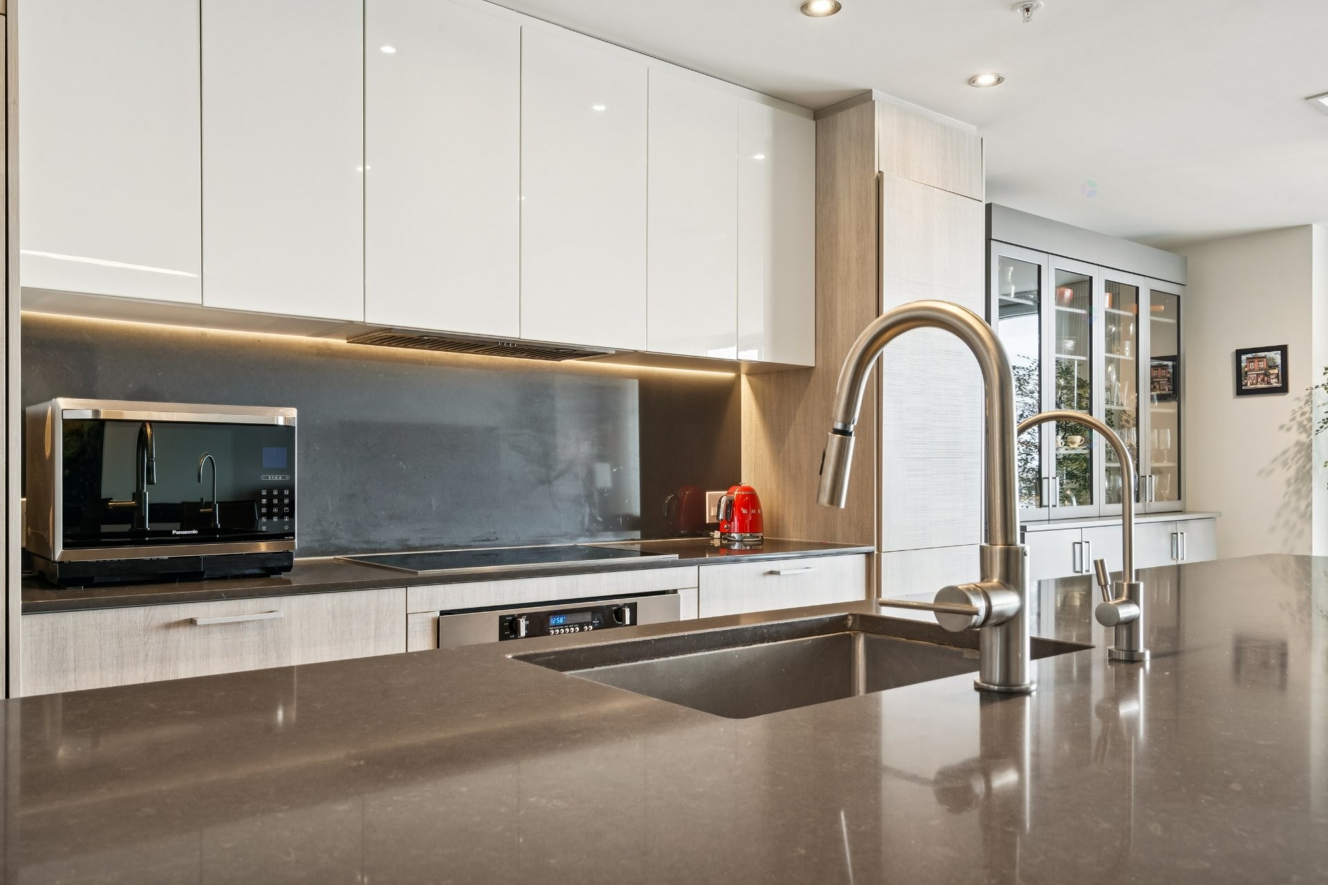









9


Boul. des Prairies

, 503A,
Laval (Pont-Viau),




QC
H7N0E6

