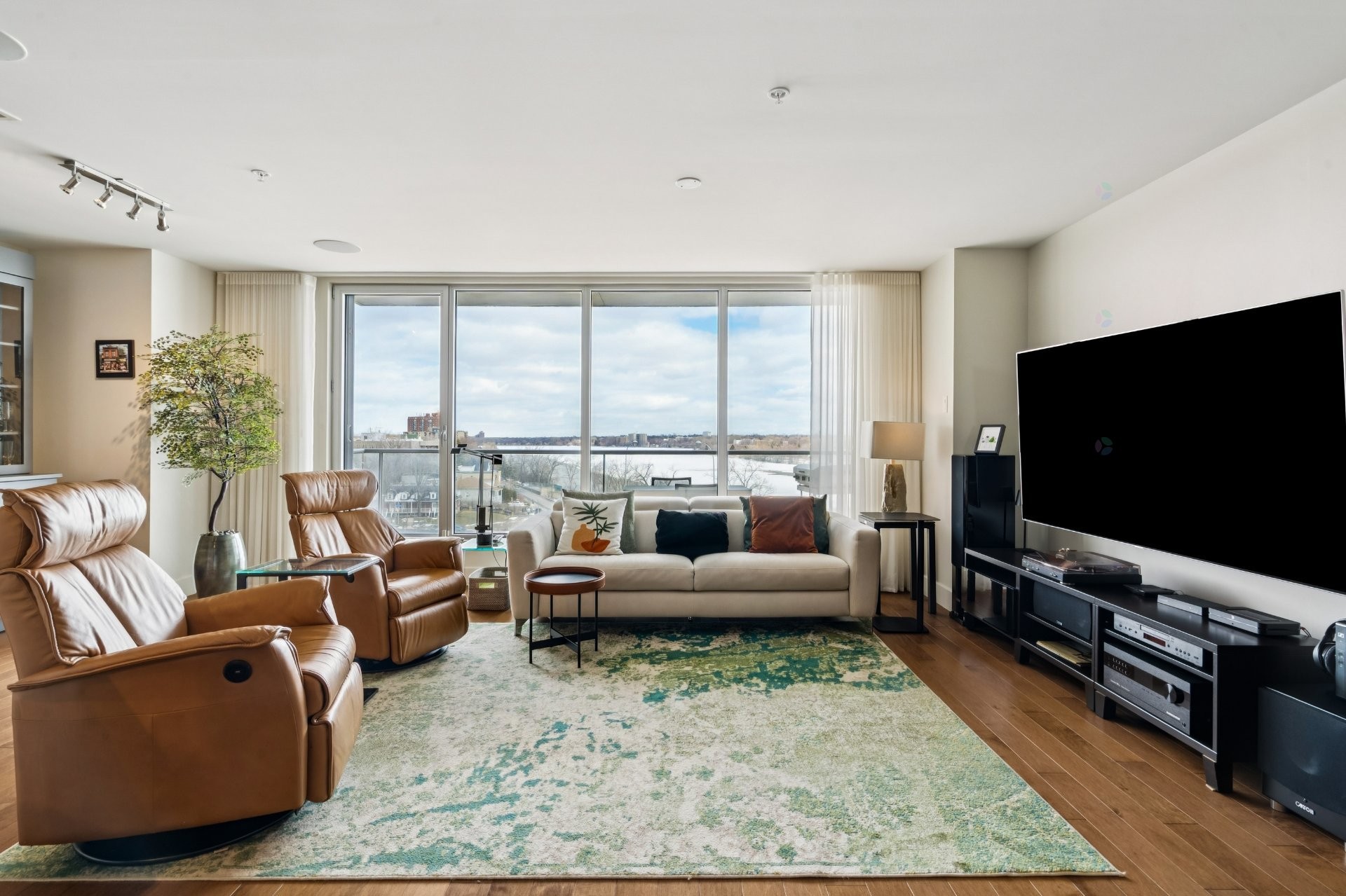 









9


Boul. des Prairies

, 503A,
Laval (Pont-Viau),




QC
H7N0E6

