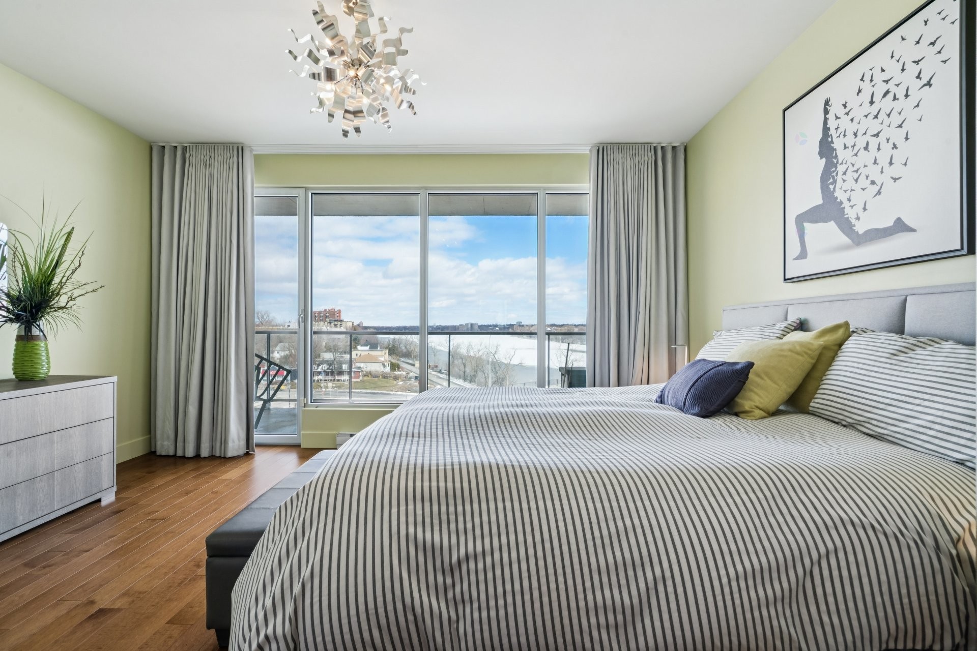 









9


Boul. des Prairies

, 503A,
Laval (Pont-Viau),




QC
H7N0E6

