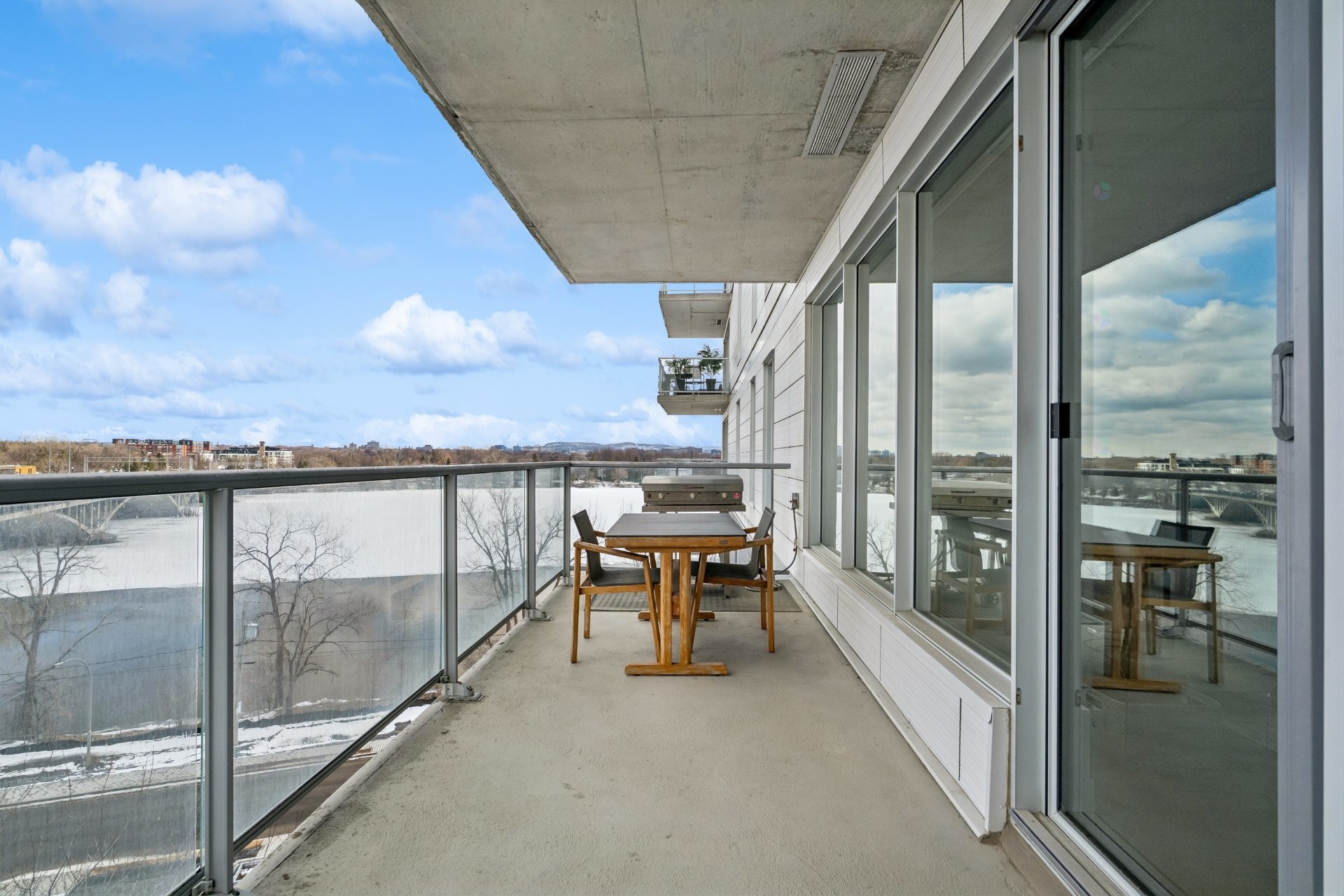 









9


Boul. des Prairies

, 503A,
Laval (Pont-Viau),




QC
H7N0E6

