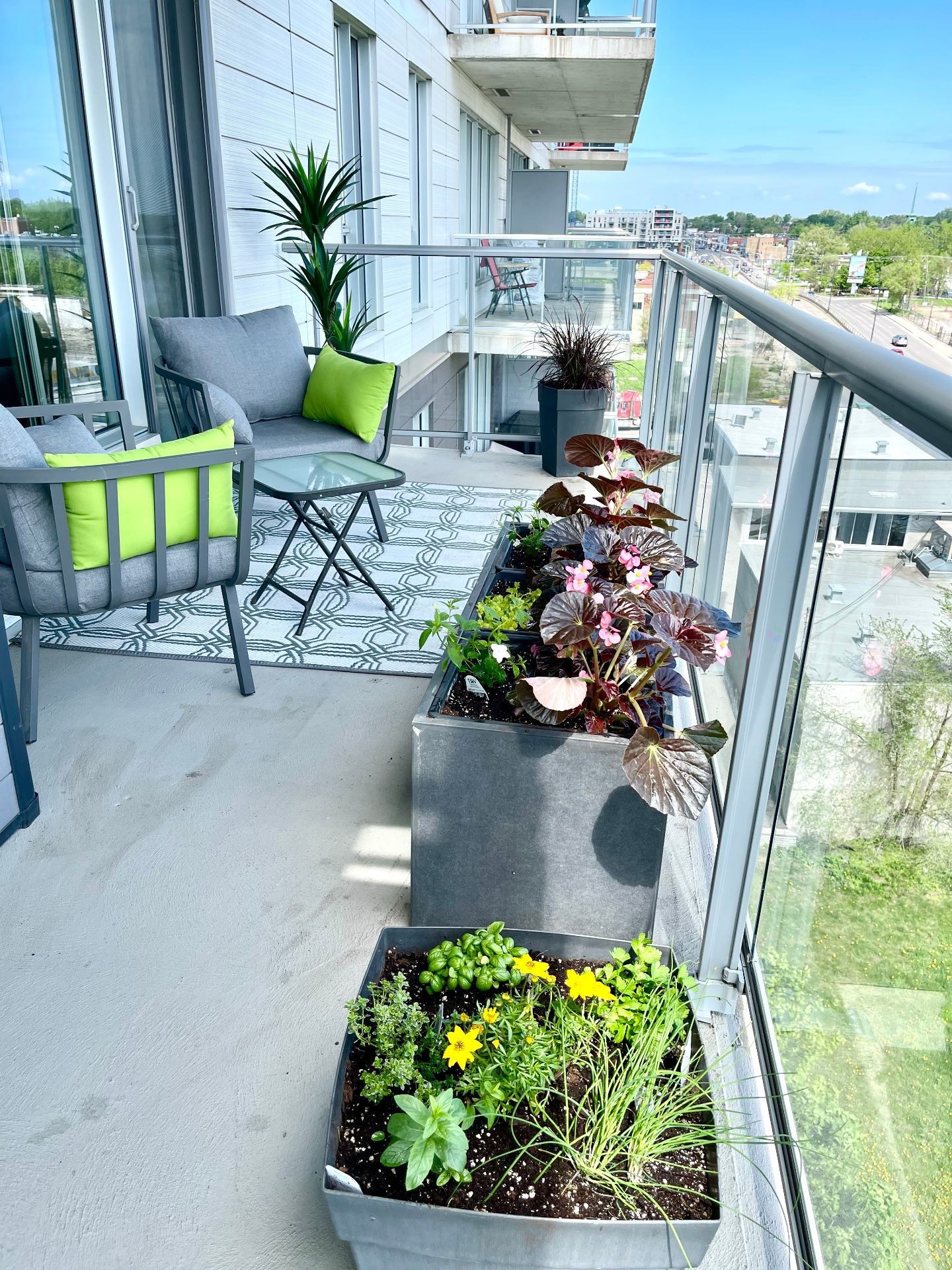 









9


Boul. des Prairies

, 503A,
Laval (Pont-Viau),




QC
H7N0E6

