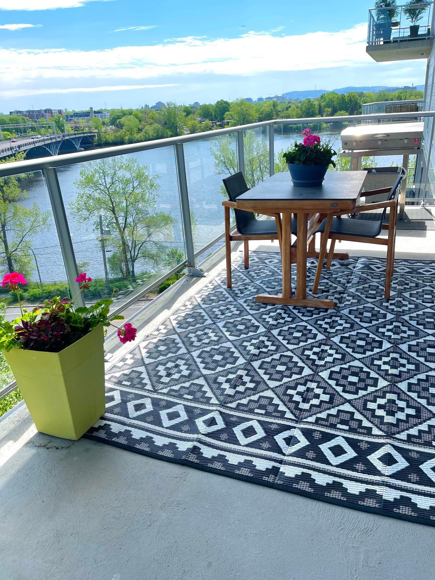 









9


Boul. des Prairies

, 503A,
Laval (Pont-Viau),




QC
H7N0E6

