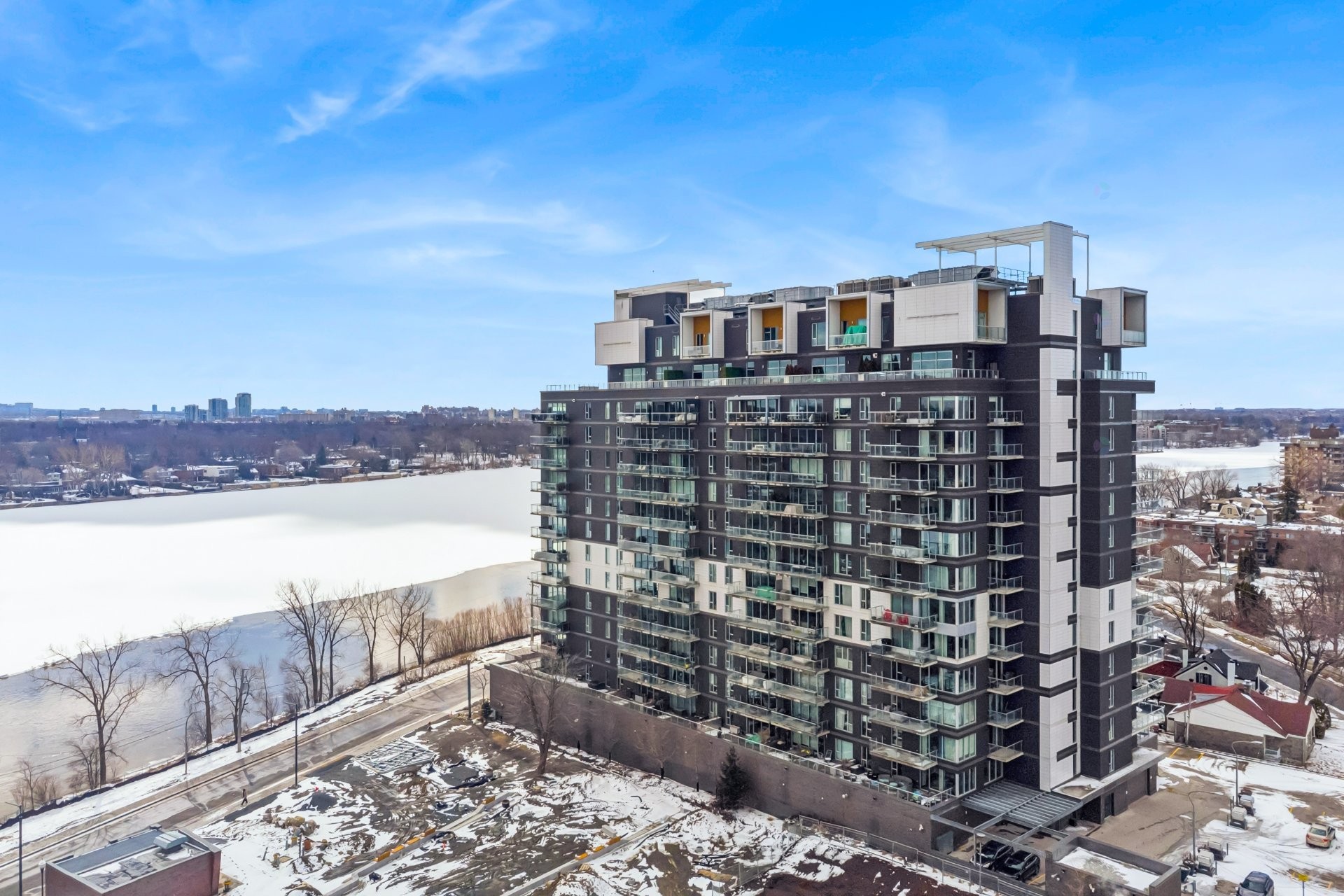 









9


Boul. des Prairies

, 503A,
Laval (Pont-Viau),




QC
H7N0E6

