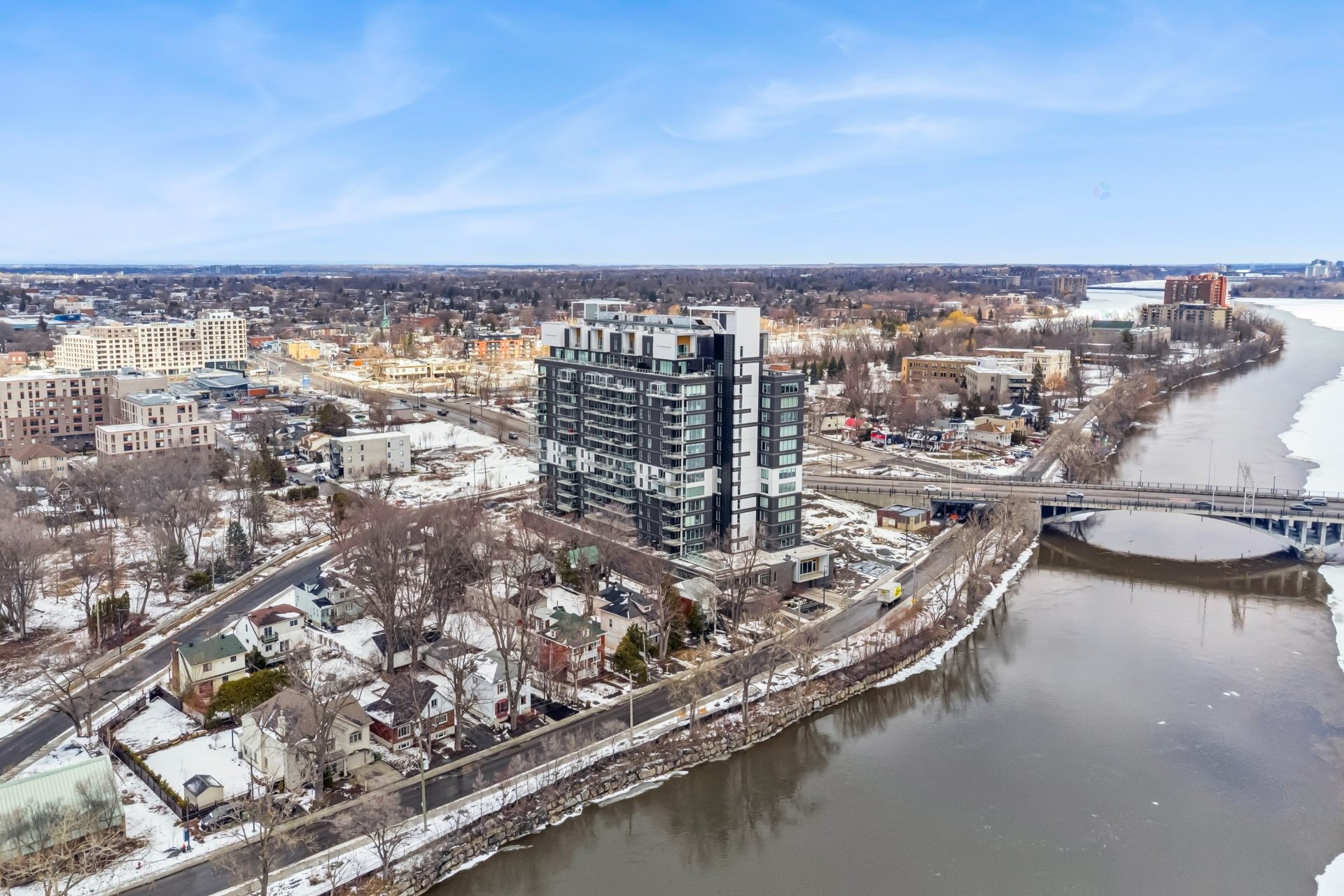 









9


Boul. des Prairies

, 503A,
Laval (Pont-Viau),




QC
H7N0E6

