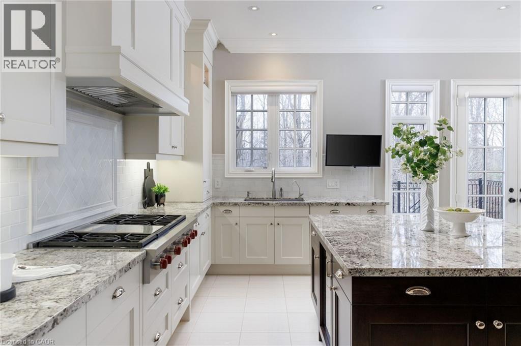 












68 ANNSLEYWOOD Court

,
Kleinburg,




Ontario
L4H4G6

