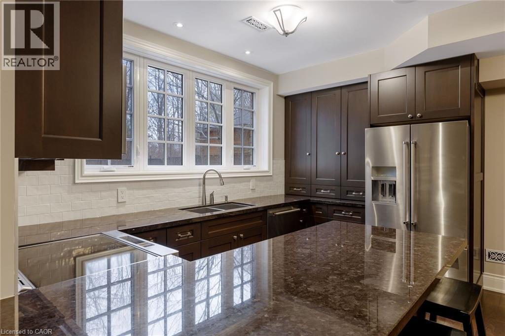 












68 ANNSLEYWOOD Court

,
Kleinburg,




Ontario
L4H4G6

