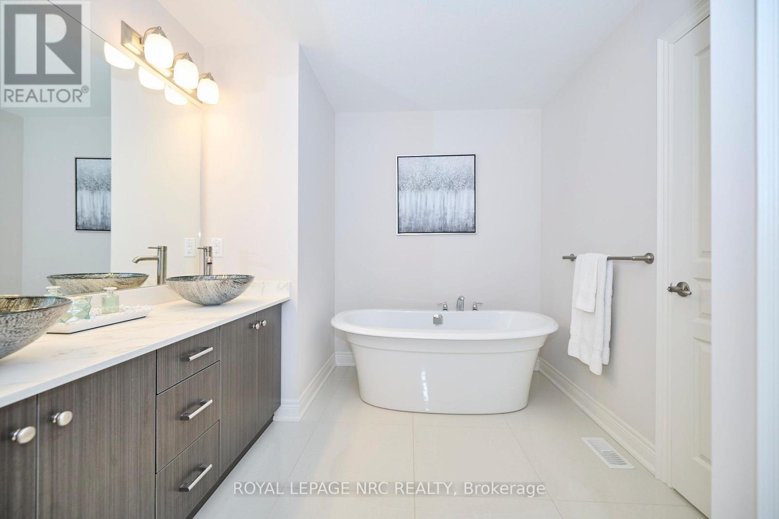 












9324 MADISON CRESCENT

,
Niagara Falls (Forestview),




Ontario
L2H0M3

