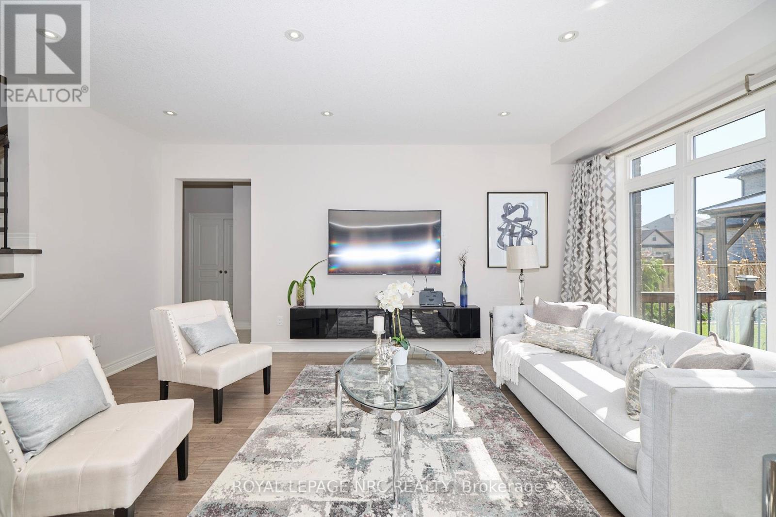 












9324 MADISON CRESCENT

,
Niagara Falls (Forestview),




Ontario
L2H0M3

