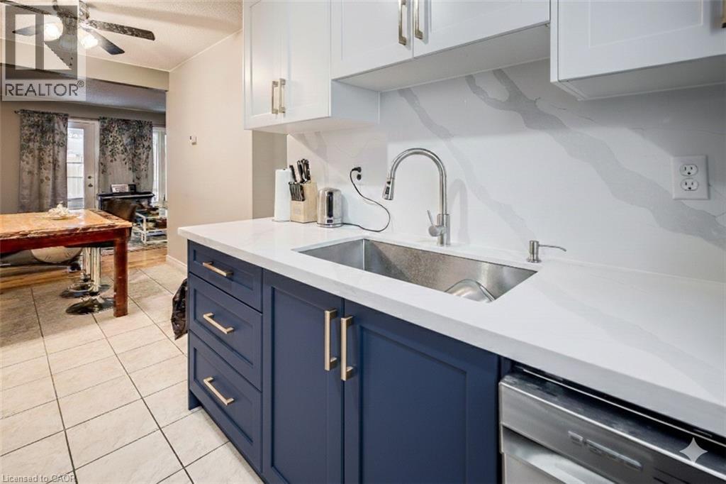 












206 GREEN VALLEY Drive Unit# 30

,
Kitchener,




Ontario
N2P1G9

