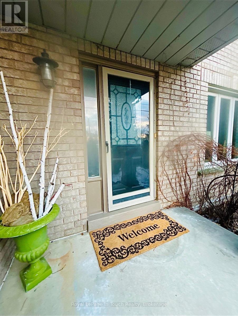 












153 FERNDALE DRIVE S

,
Barrie (Ardagh),




Ontario
L4N6X9

