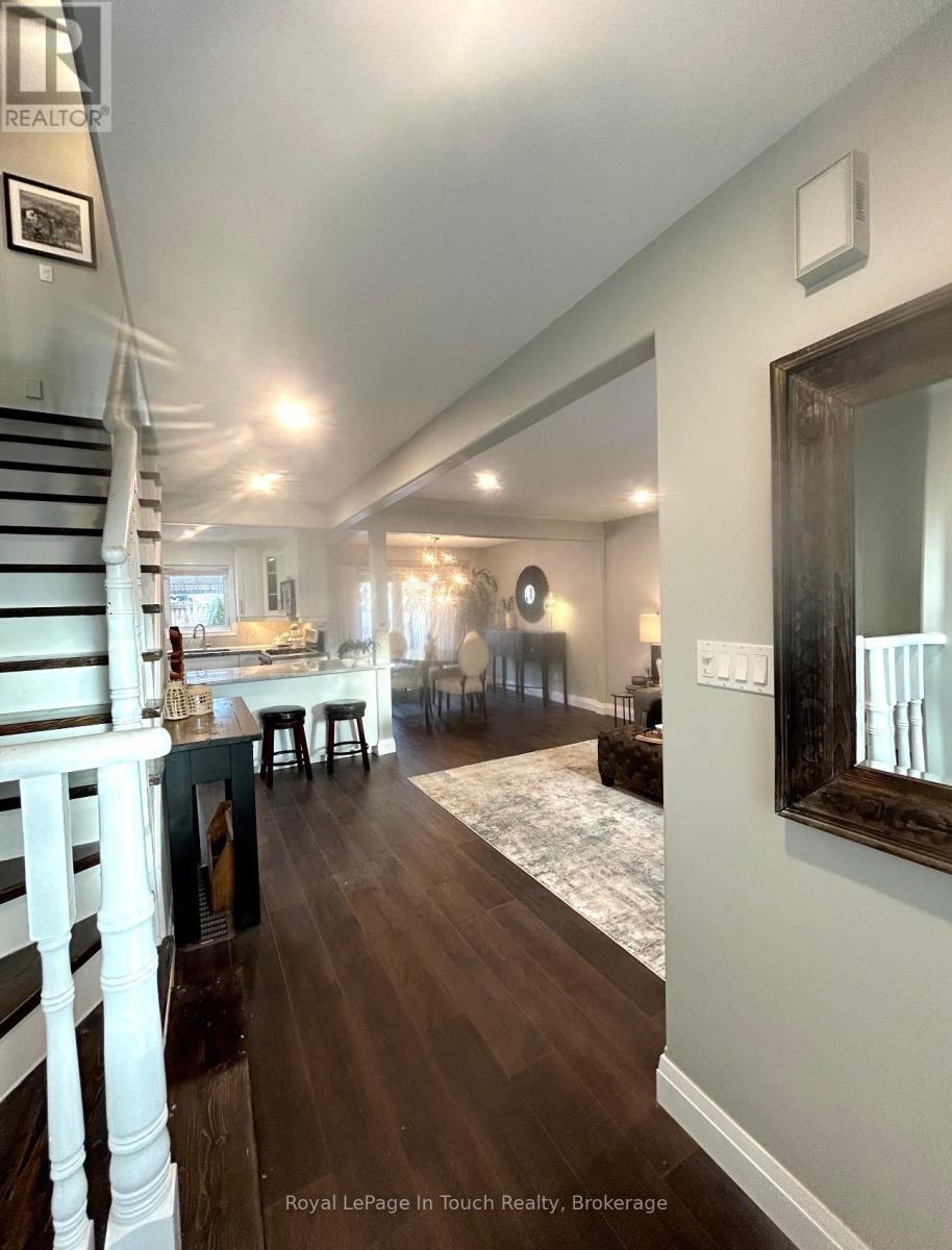 












153 FERNDALE DRIVE S

,
Barrie (Ardagh),




Ontario
L4N6X9

