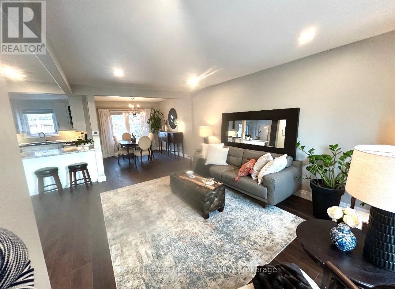 












153 FERNDALE DRIVE S

,
Barrie (Ardagh),




Ontario
L4N6X9

