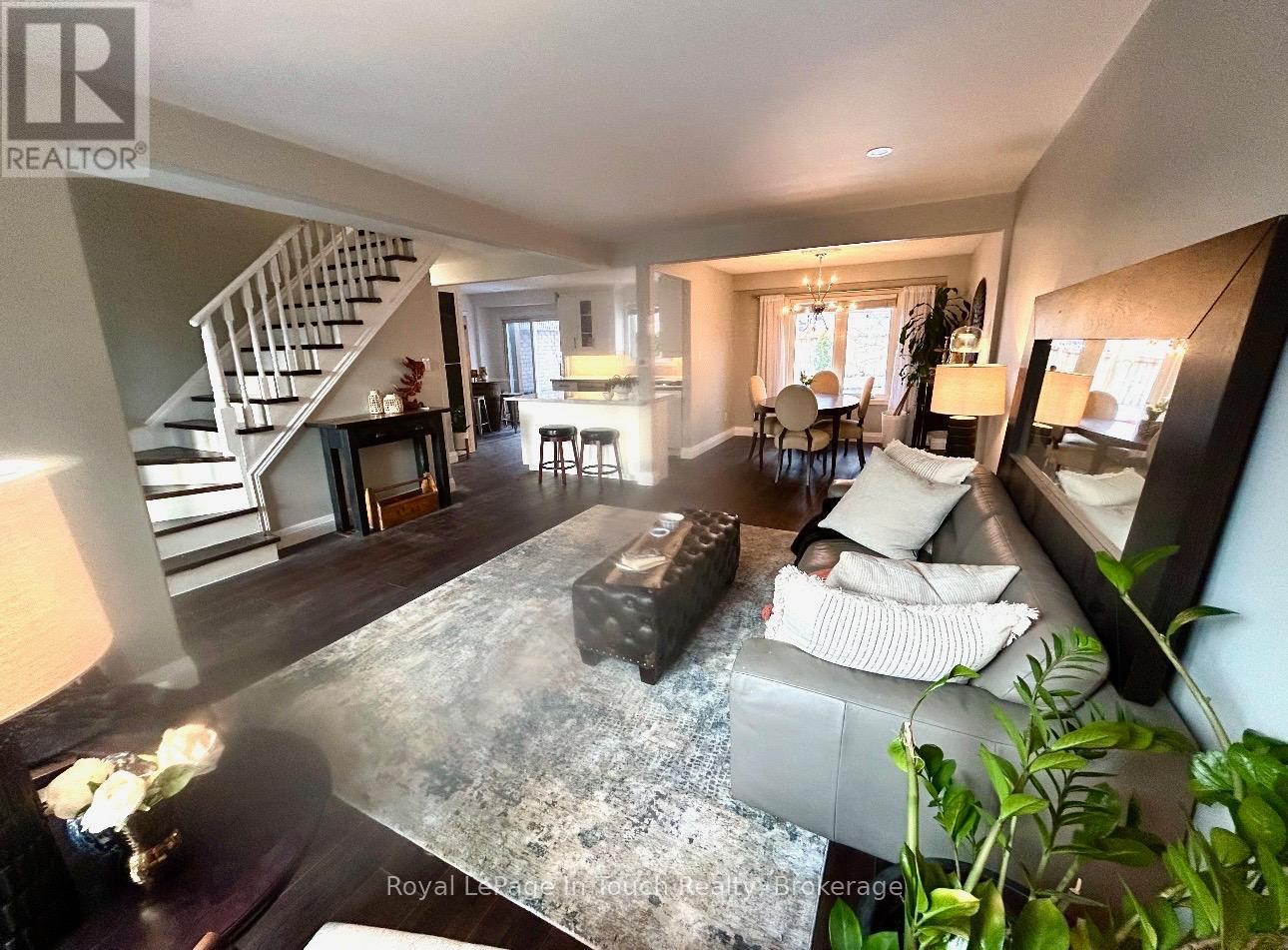 












153 FERNDALE DRIVE S

,
Barrie (Ardagh),




Ontario
L4N6X9

