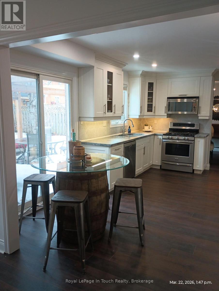 












153 FERNDALE DRIVE S

,
Barrie (Ardagh),




Ontario
L4N6X9

