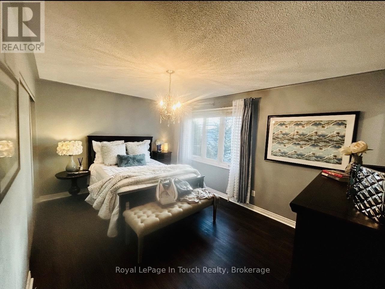 












153 FERNDALE DRIVE S

,
Barrie (Ardagh),




Ontario
L4N6X9

