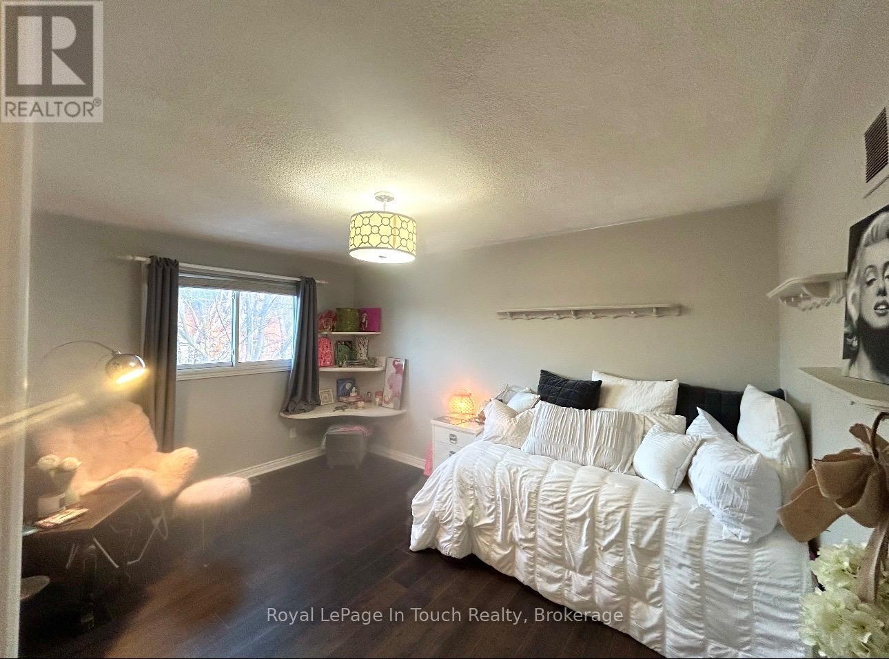 












153 FERNDALE DRIVE S

,
Barrie (Ardagh),




Ontario
L4N6X9

