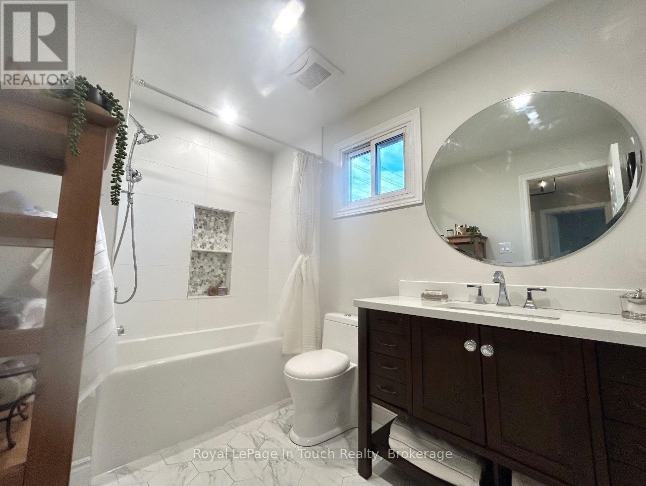 












153 FERNDALE DRIVE S

,
Barrie (Ardagh),




Ontario
L4N6X9

