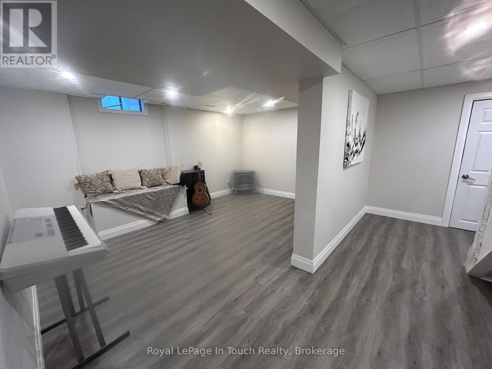 












153 FERNDALE DRIVE S

,
Barrie (Ardagh),




Ontario
L4N6X9

