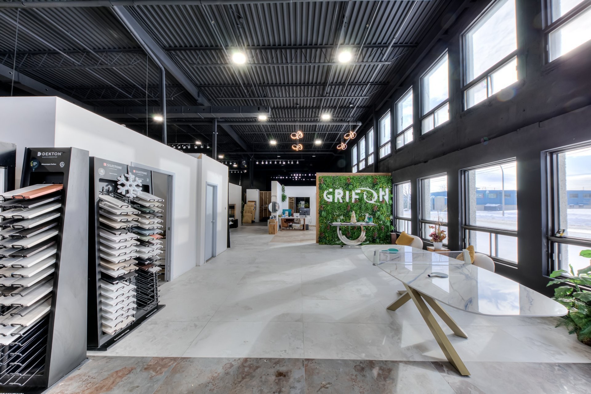 









2473

 - 2475


Rue Guénette

,
Montréal (Saint-Laurent),




QC
H4R2E9

