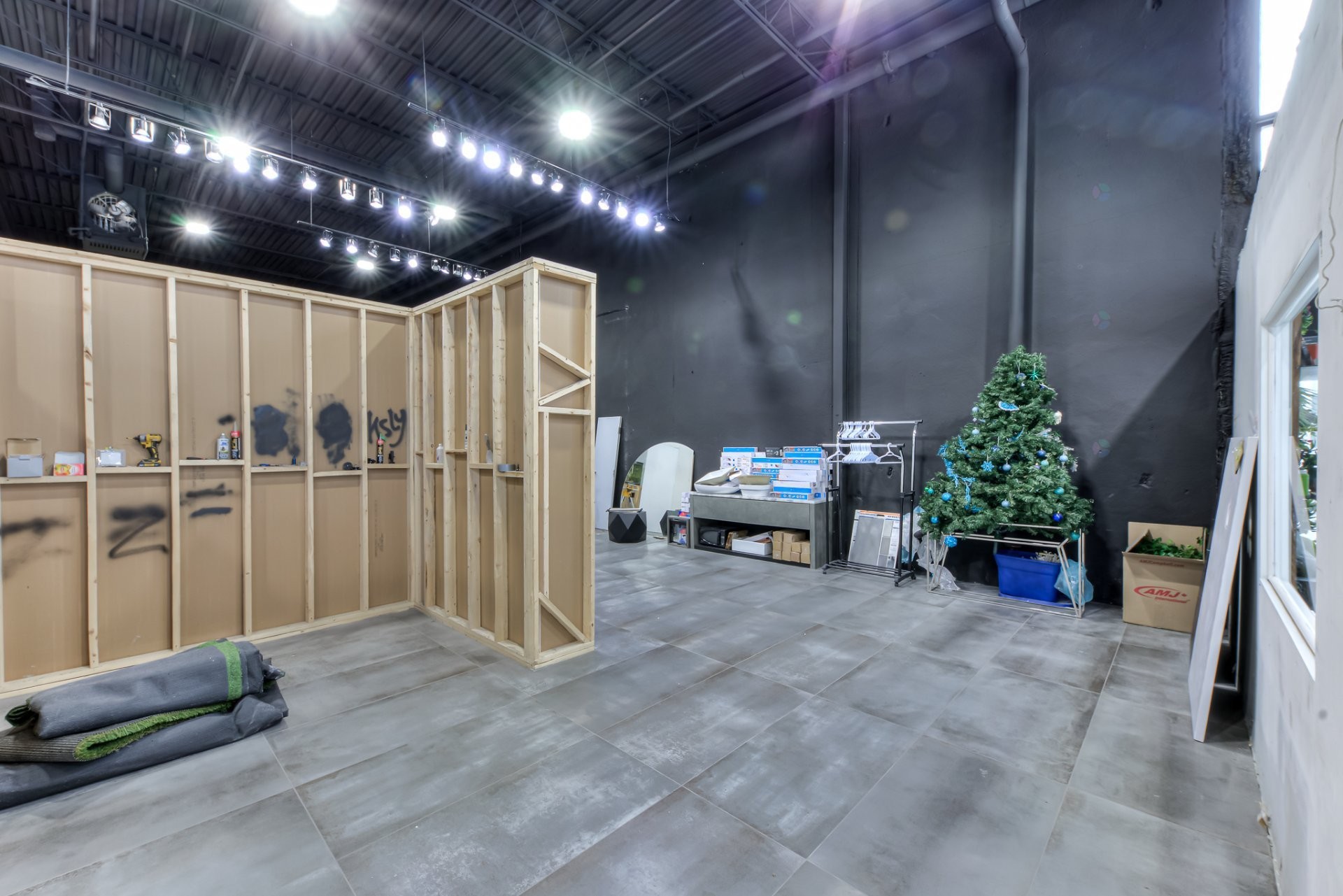 









2473

 - 2475


Rue Guénette

,
Montréal (Saint-Laurent),




QC
H4R2E9

