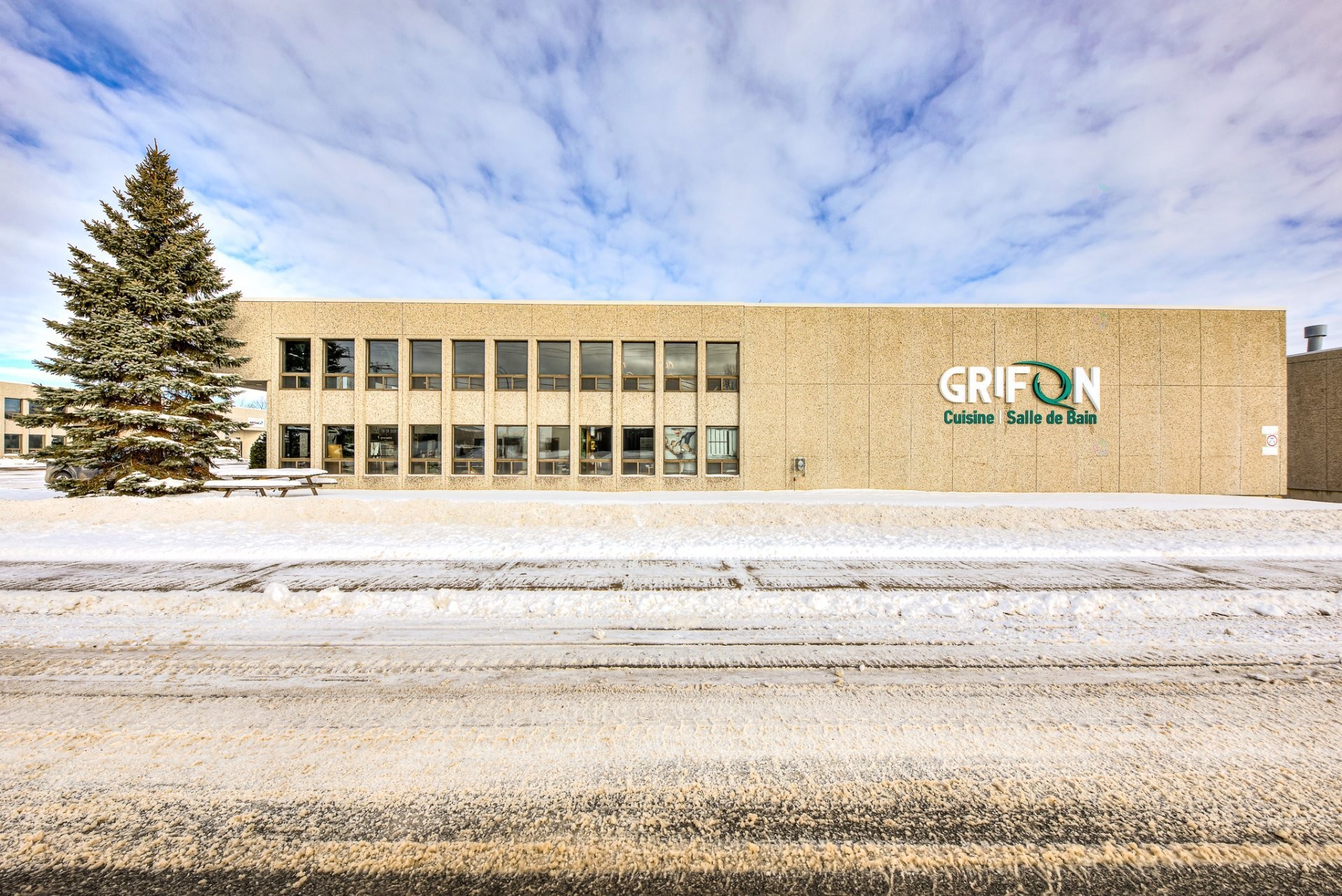 









2473

 - 2475


Rue Guénette

,
Montréal (Saint-Laurent),




QC
H4R2E9

