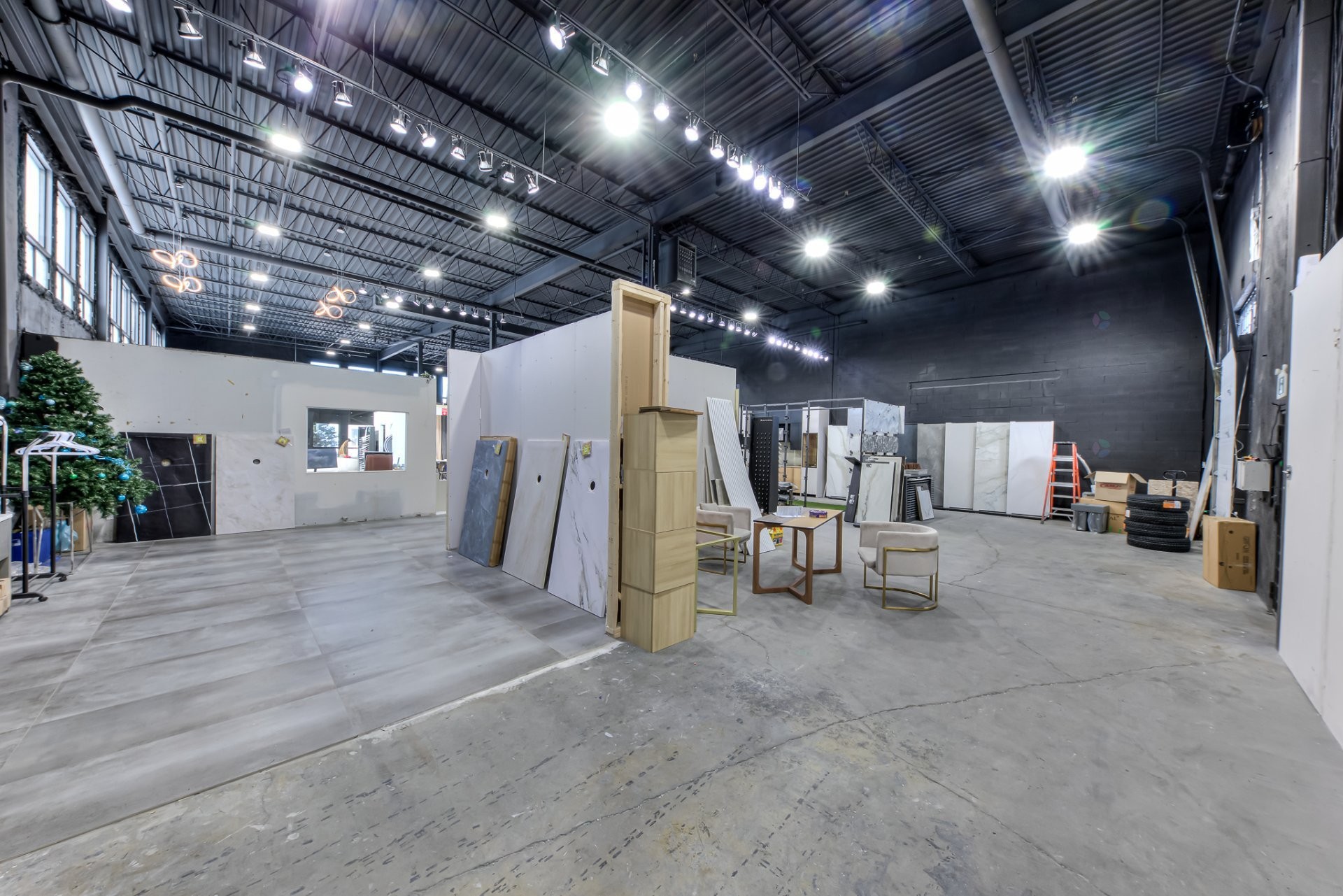 









2473

 - 2475


Rue Guénette

,
Montréal (Saint-Laurent),




QC
H4R2E9

