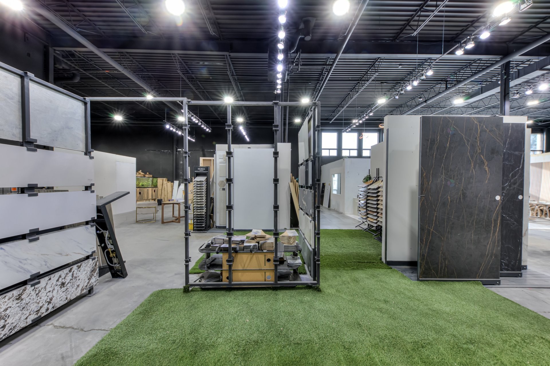 









2473

 - 2475


Rue Guénette

,
Montréal (Saint-Laurent),




QC
H4R2E9

