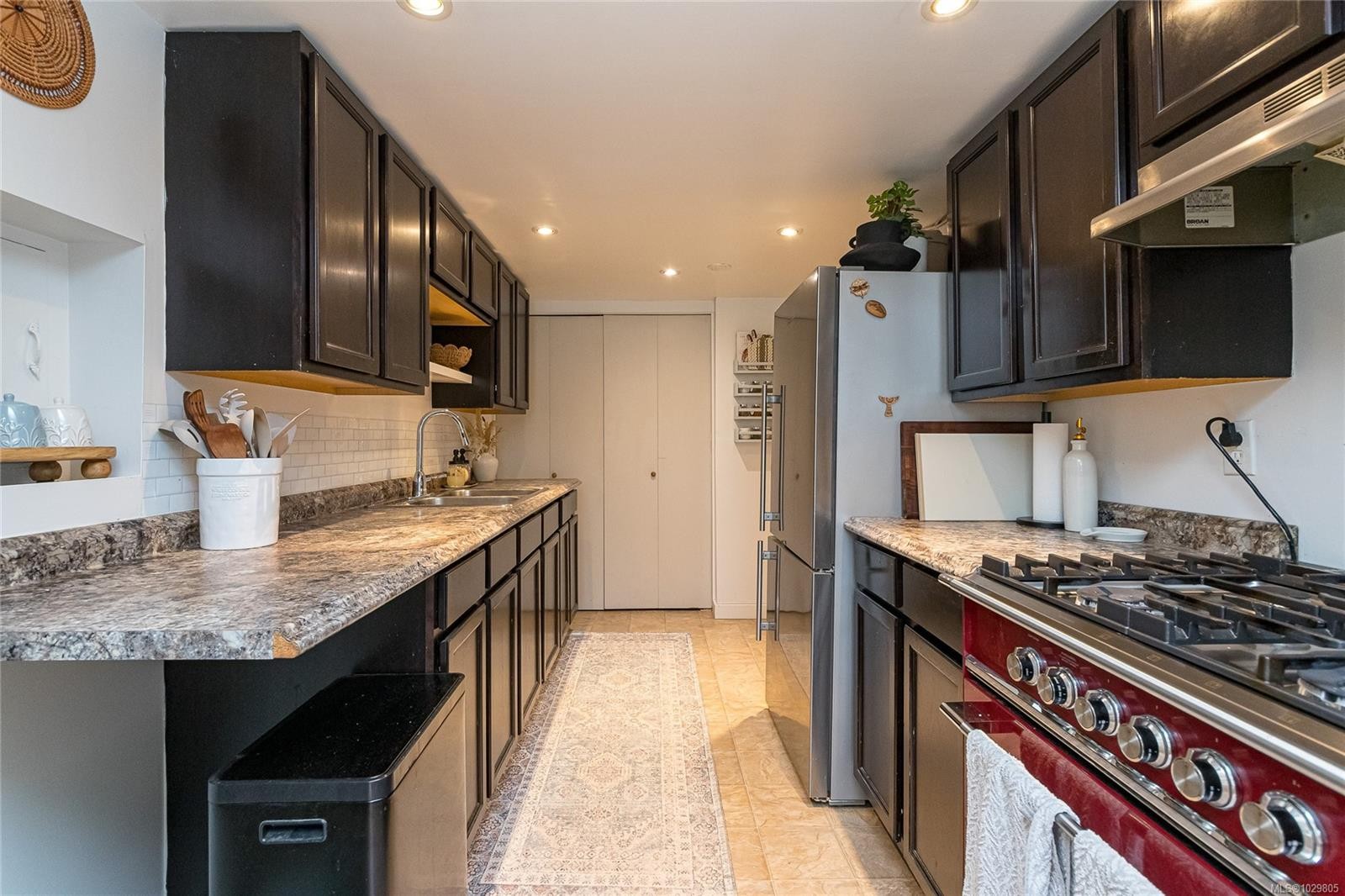 









3334


Acemink

Rd,
Colwood,




BC
V9C 2J6

