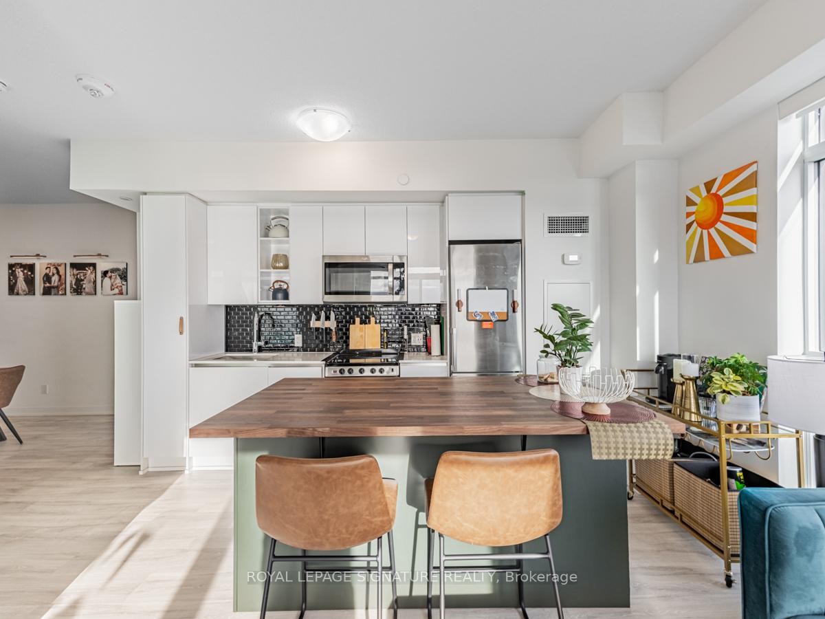 









251


Manitoba

Street, 2704,
Toronto,




ON
M8Y 0C7

