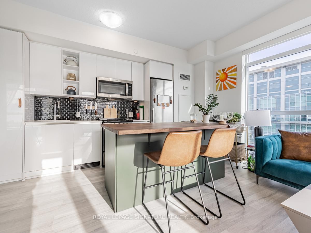 









251


Manitoba

Street, 2704,
Toronto,




ON
M8Y 0C7

