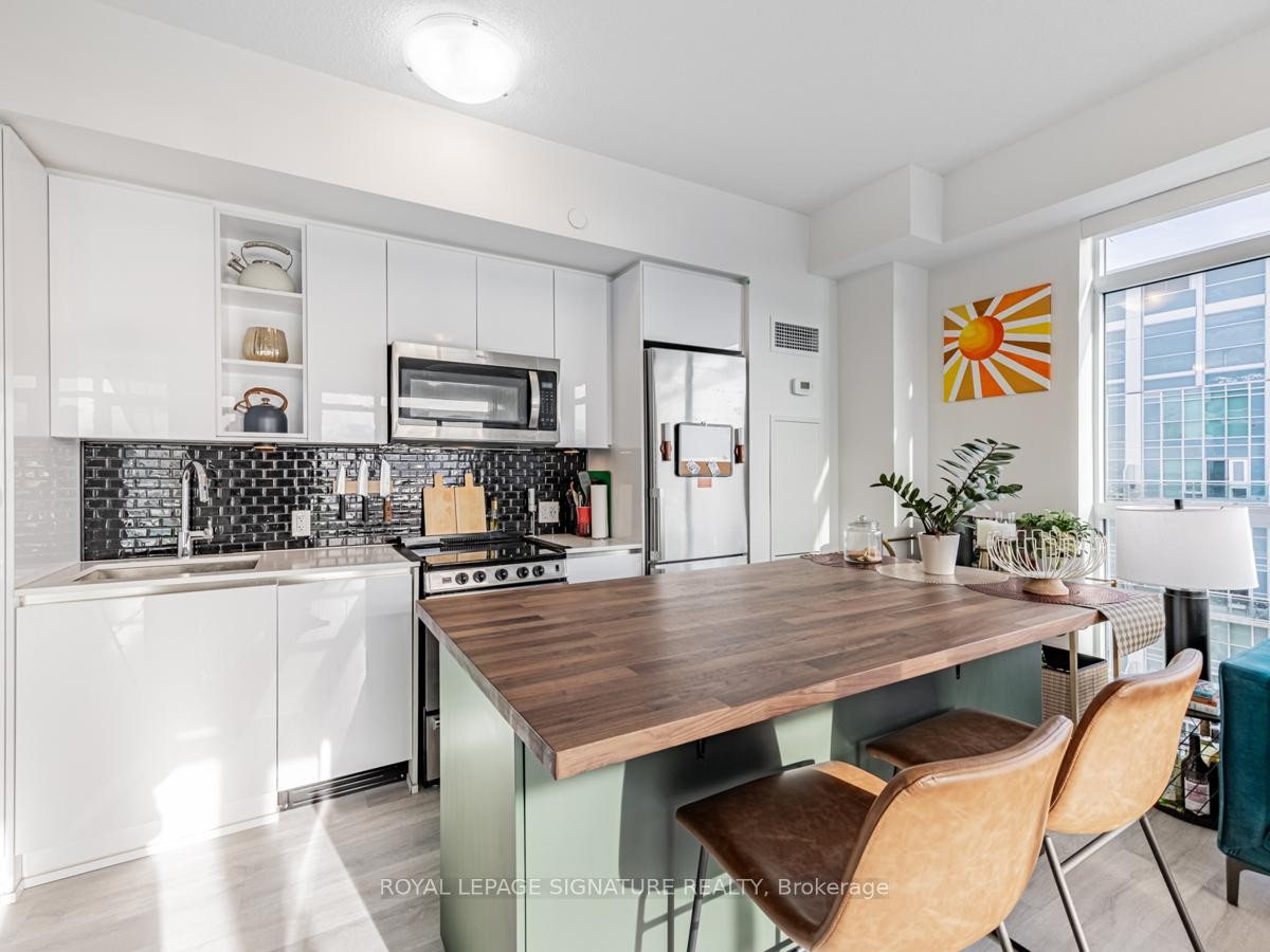 









251


Manitoba

Street, 2704,
Toronto,




ON
M8Y 0C7

