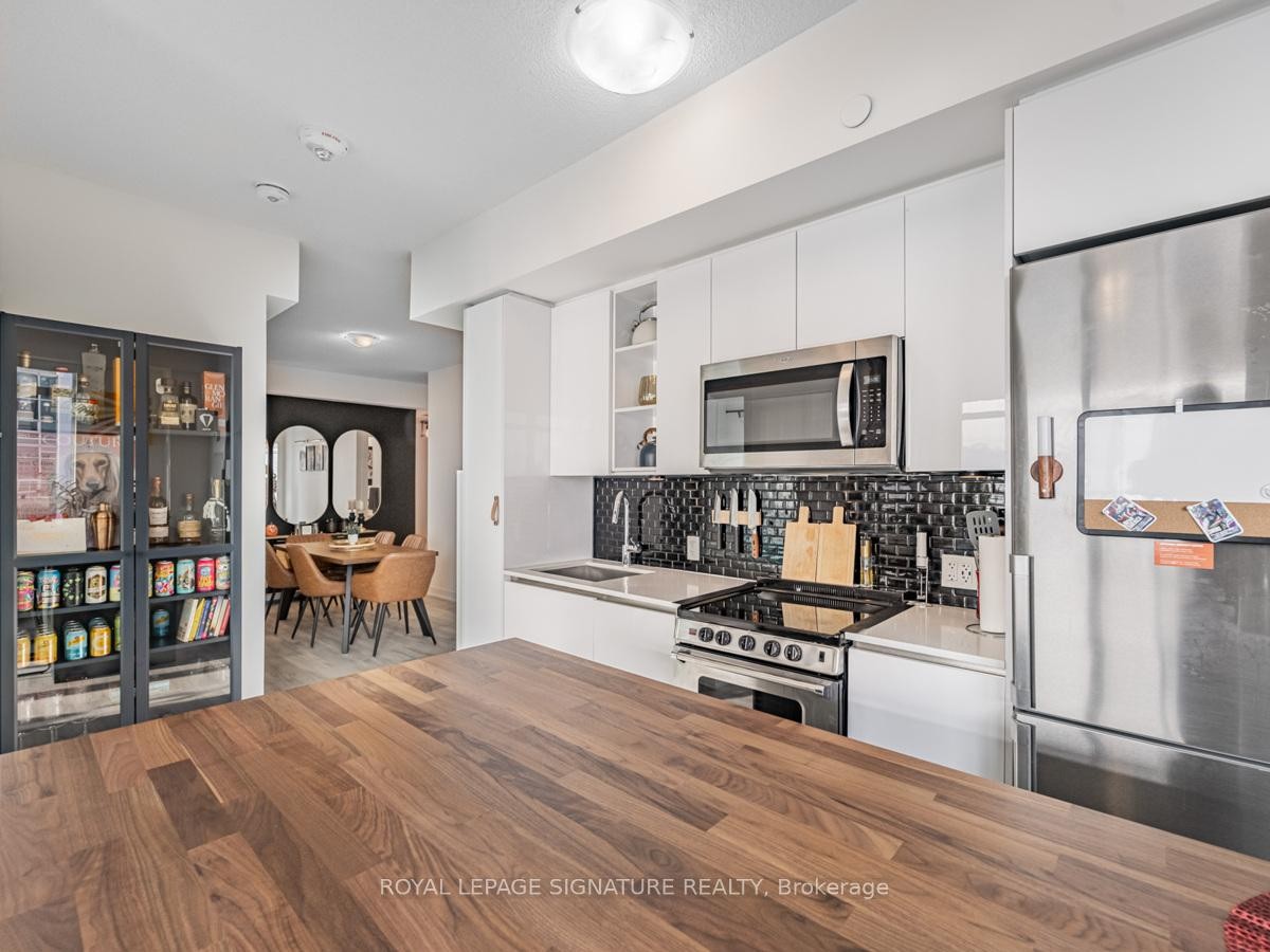 









251


Manitoba

Street, 2704,
Toronto,




ON
M8Y 0C7

